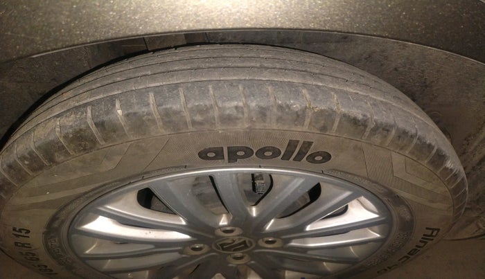 2023 Maruti Dzire ZXI CNG, Petrol, Manual, 43,180 km, tyre