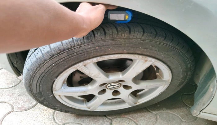 2012 Volkswagen Vento HIGHLINE 1.6 MPI, Petrol, Manual, 1,01,742 km, tyre