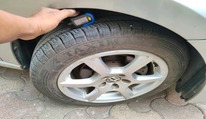 2012 Volkswagen Vento HIGHLINE 1.6 MPI, Petrol, Manual, 1,01,742 km, tyre