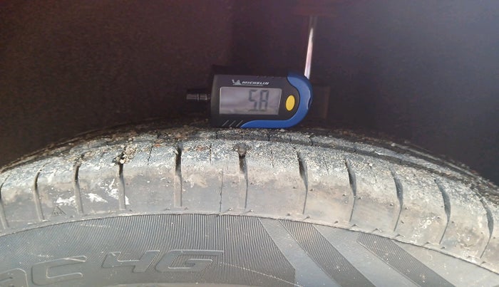 2018 Volkswagen Polo TRENDLINE 1.0L, Petrol, Manual, 1,06,924 km, tyre