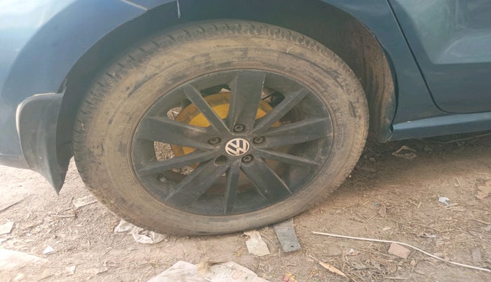 2016 Volkswagen Polo HIGHLINE1.5L, Diesel, Manual, 1,32,376 km, tyre