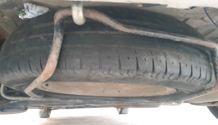 2013 Maruti Ertiga ZDI, Diesel, Manual, 1,21,746 km, tyre