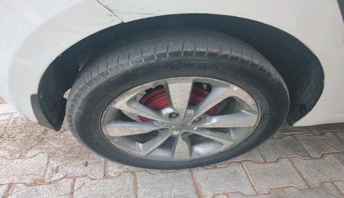 2016 Hyundai Elite i20 ASTA 1.2 (O), Petrol, Manual, 99,078 km, tyre