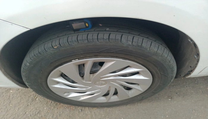 2016 Maruti Ertiga VXI CNG, Petrol, Manual, 1,85,157 km, tyre