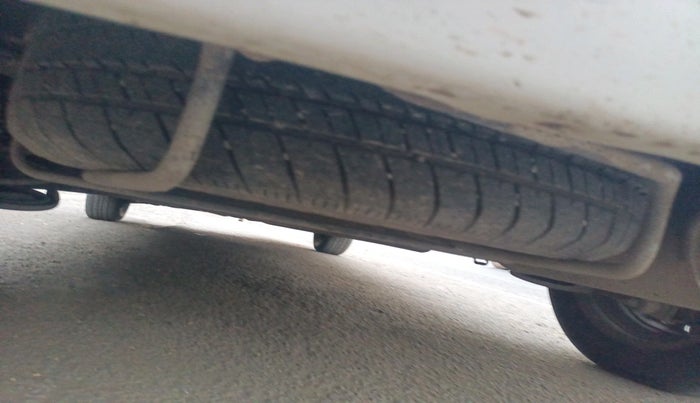 2016 Maruti Ertiga VXI CNG, Petrol, Manual, 1,85,157 km, tyre