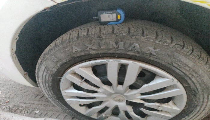 2013 Tata Indica Vista GVX SAFIRE65, Petrol, Manual, 66,214 km, tyre