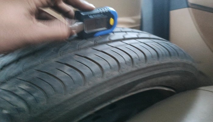 2013 Tata Indica Vista GVX SAFIRE65, Petrol, Manual, 66,214 km, tyre