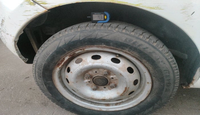 2013 Tata Indica Vista GVX SAFIRE65, Petrol, Manual, 66,214 km, tyre