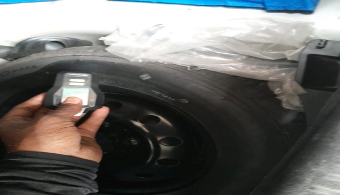 2022 Maruti Swift VXI, Petrol, Manual, 38,456 km, tyre