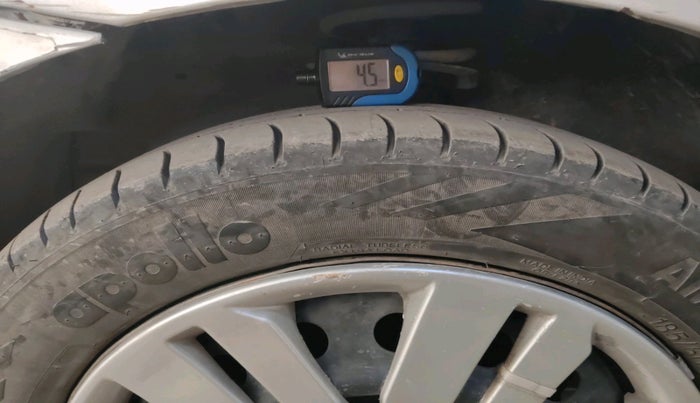 2013 Toyota Etios G, Petrol, Manual, 80,684 km, tyre