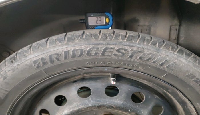 2013 Toyota Etios G, Petrol, Manual, 80,684 km, tyre