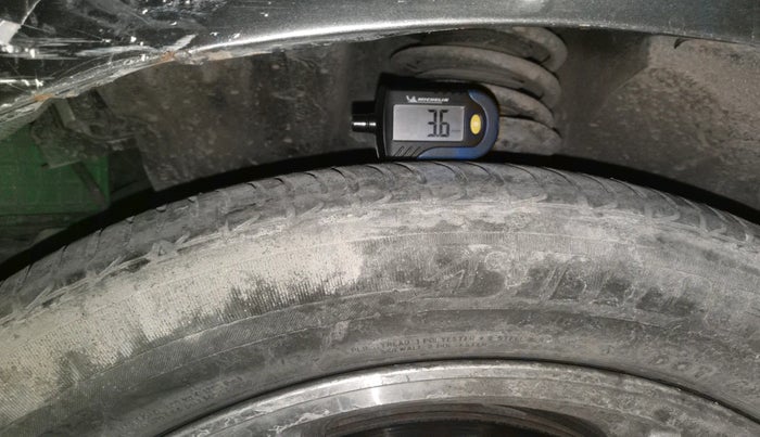 2010 Honda Civic 1.8L I-VTEC V MT, Petrol, Manual, 2,00,652 km, tyre