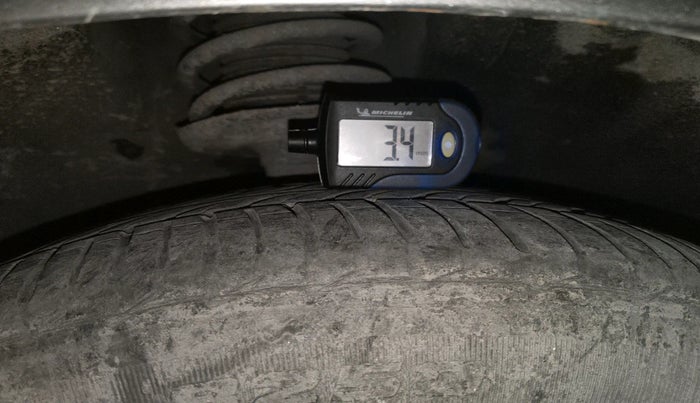 2010 Honda Civic 1.8L I-VTEC V MT, Petrol, Manual, 2,00,652 km, tyre