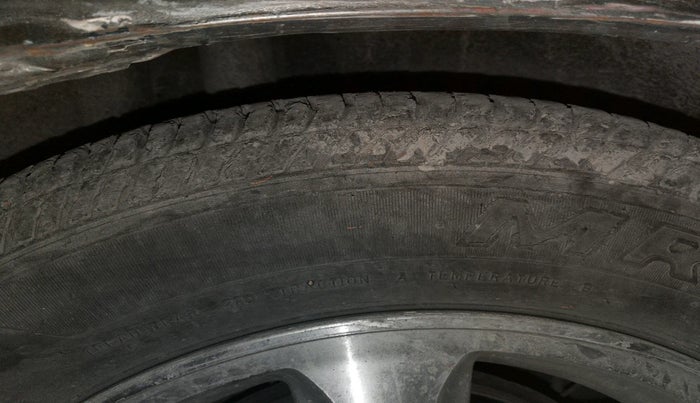 2010 Honda Civic 1.8L I-VTEC V MT, Petrol, Manual, 2,00,652 km, tyre