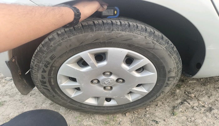 2013 Hyundai i20 MAGNA (O) 1.4 CRDI, Diesel, Manual, 1,03,015 km, tyre