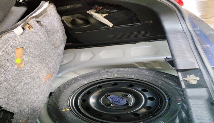 2021 Maruti Swift VXI, Petrol, Manual, 43,882 km, tyre