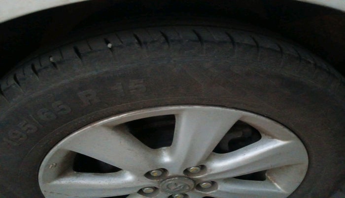 2012 Toyota Corolla Altis J DIESEL, Diesel, Manual, 89,495 km, tyre