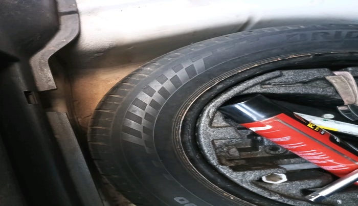 2013 Skoda Superb ELEGANCE 1.8 TSI AT, Petrol, Automatic, 1,88,870 km, tyre