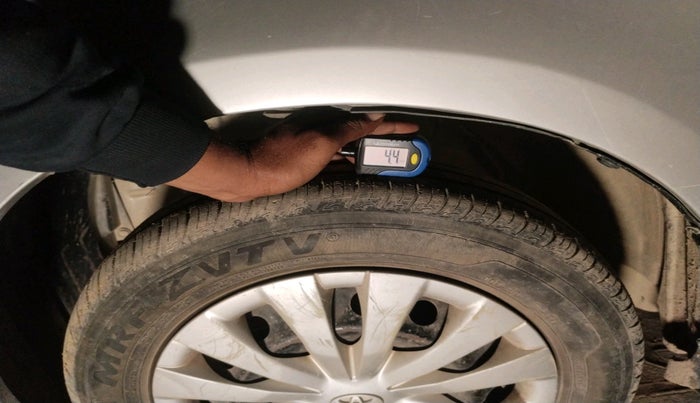 2011 Toyota Etios G, Petrol, Manual, 81,979 km, tyre