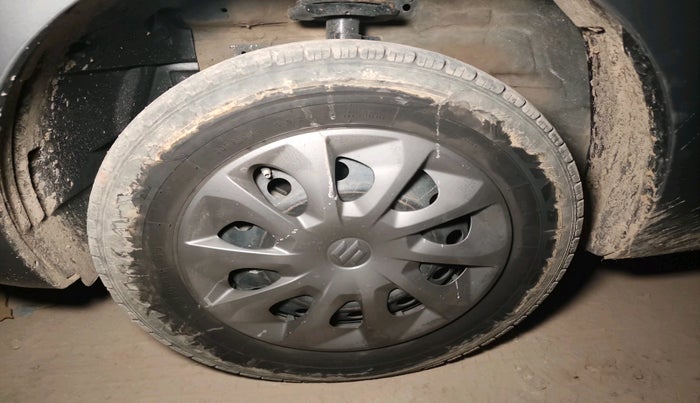 2016 Maruti Swift VXI, Petrol, Manual, 1,14,547 km, tyre