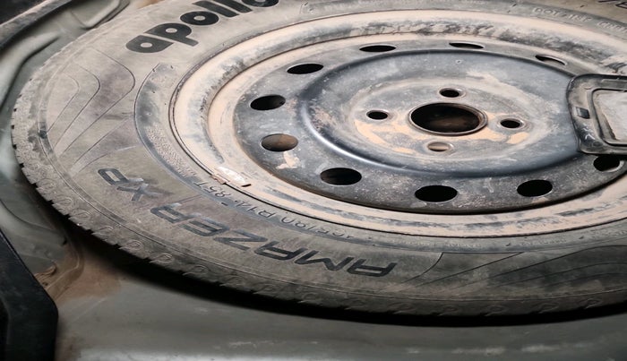 2016 Maruti Swift VXI, Petrol, Manual, 1,14,547 km, tyre