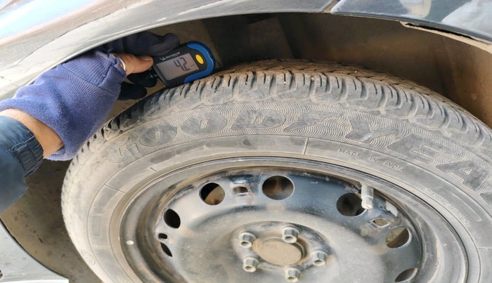 2016 Volkswagen Ameo COMFORTLINE 1.2L, Petrol, Manual, 1,54,907 km, tyre