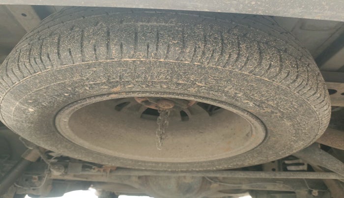 2015 Toyota Innova 2.5 VX 8 STR, Diesel, Manual, 1,70,231 km, tyre