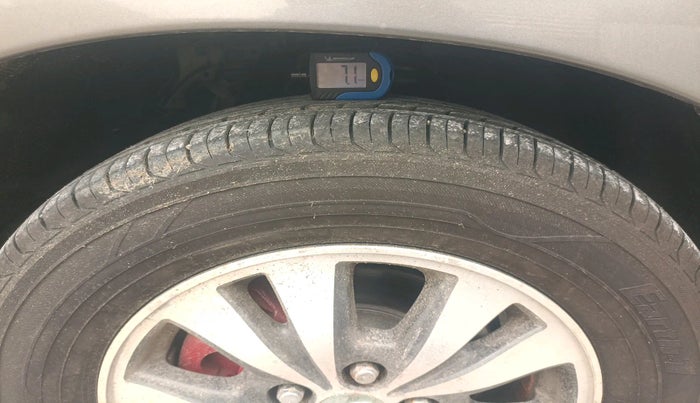 2015 Toyota Innova 2.5 VX 8 STR, Diesel, Manual, 1,70,231 km, tyre