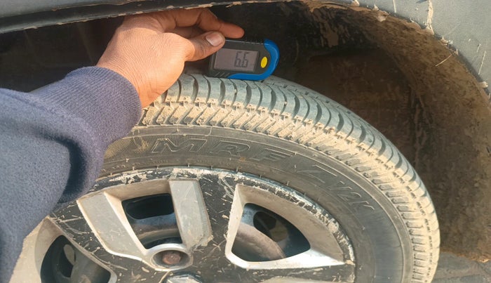 2016 Renault Kwid RXT 1.0, Petrol, Manual, 59,442 km, tyre