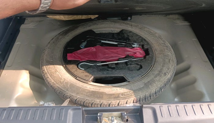 2022 Maruti Vitara Brezza VXI AT SHVS, Petrol, Automatic, 21,177 km, tyre