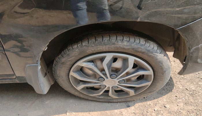 2010 Maruti Zen Estilo LXI, Petrol, Manual, 1,12,297 km, tyre