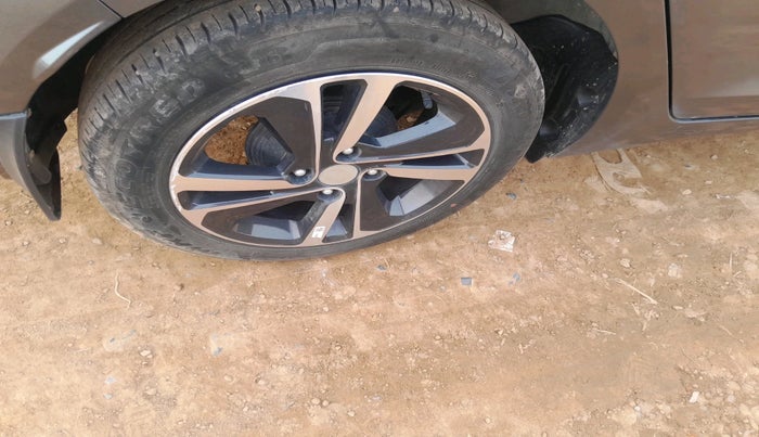 2023 Tata ALTROZ XZ + SUNROOF, Petrol, Manual, 7,482 km, tyre