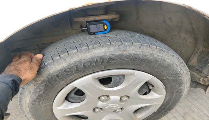 2010 Hyundai Accent GLE, Petrol, Manual, 1,06,723 km, tyre