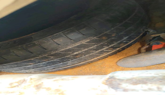 2010 Hyundai Accent GLE, Petrol, Manual, 1,06,723 km, tyre