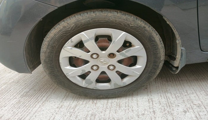 2016 Hyundai Eon SPORTZ, Petrol, Manual, 50,364 km, tyre