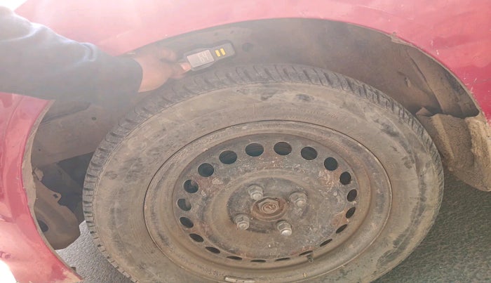 2013 Honda Brio S MT, Petrol, Manual, 62,579 km, tyre