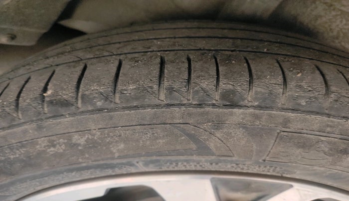 2017 Honda WR-V 1.5L I-DTEC VX MT, Diesel, Manual, 1,08,690 km, tyre