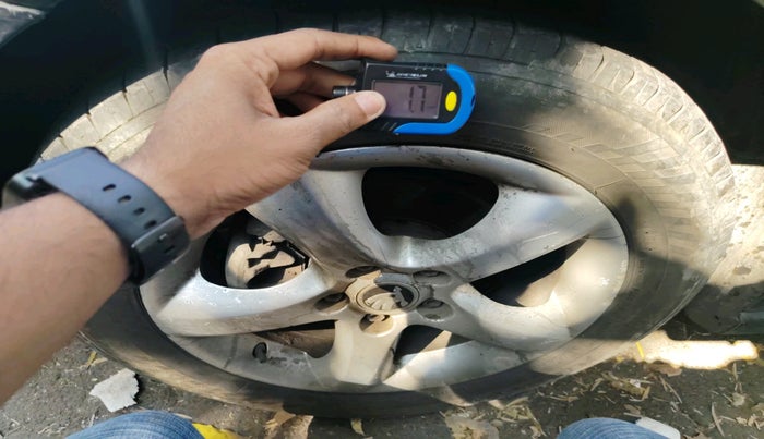 2013 Skoda Rapid ELEGANCE 1.6 TDI CR MT, Diesel, Manual, 2,55,961 km, tyre