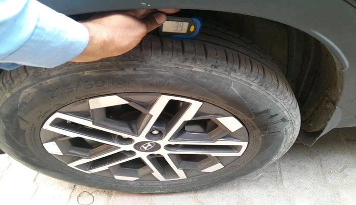 2023 Hyundai VENUE SX 1.5 CRDI, Diesel, Manual, 22,043 km, tyre