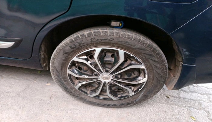 2018 Maruti Ertiga VXI CNG, Petrol, Manual, 2,09,505 km, tyre