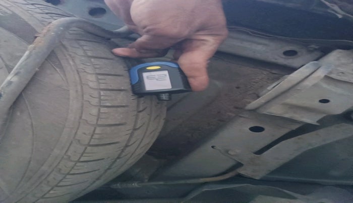 2018 Maruti Ertiga VXI CNG, Petrol, Manual, 2,09,505 km, tyre