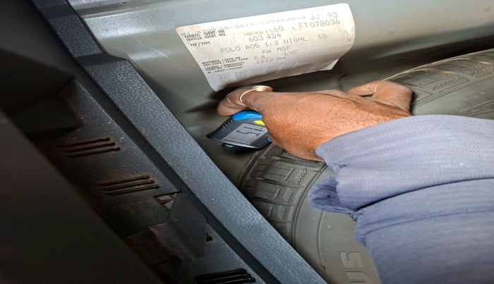 2015 Volkswagen Polo HIGHLINE1.2L, Petrol, Manual, 80,846 km, tyre