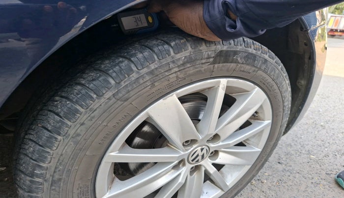 2015 Volkswagen Polo HIGHLINE1.2L, Petrol, Manual, 80,846 km, tyre