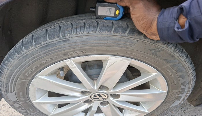 2015 Volkswagen Polo HIGHLINE1.2L, Petrol, Manual, 80,846 km, tyre