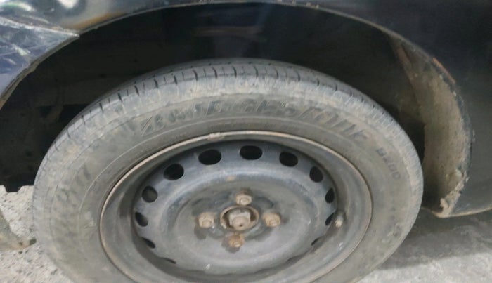 2011 Nissan Micra XV DIESEL, Diesel, Manual, 1,51,524 km, tyre