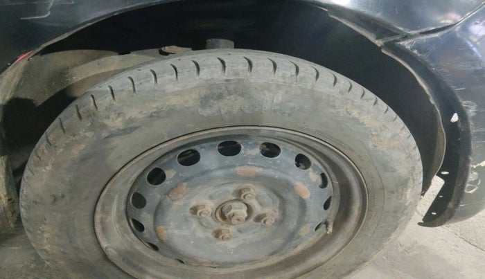 2011 Nissan Micra XV DIESEL, Diesel, Manual, 1,51,524 km, tyre