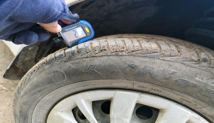 2013 Hyundai i10 MAGNA 1.1, Petrol, Manual, 90,596 km, tyre