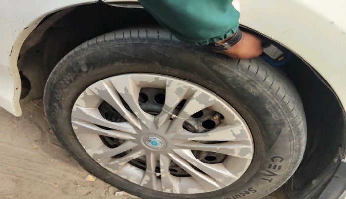 2011 Honda City 1.5L I-VTEC E MT, CNG, Manual, 1,14,815 km, tyre