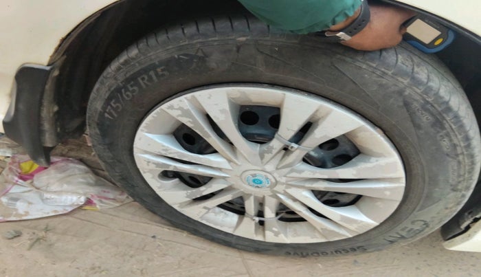 2011 Honda City 1.5L I-VTEC E MT, CNG, Manual, 1,14,815 km, tyre