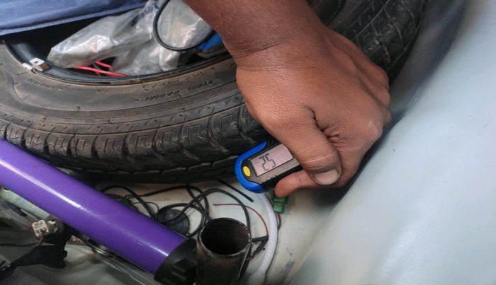 2015 Hyundai Eon MAGNA +, Petrol, Manual, 42,998 km, tyre